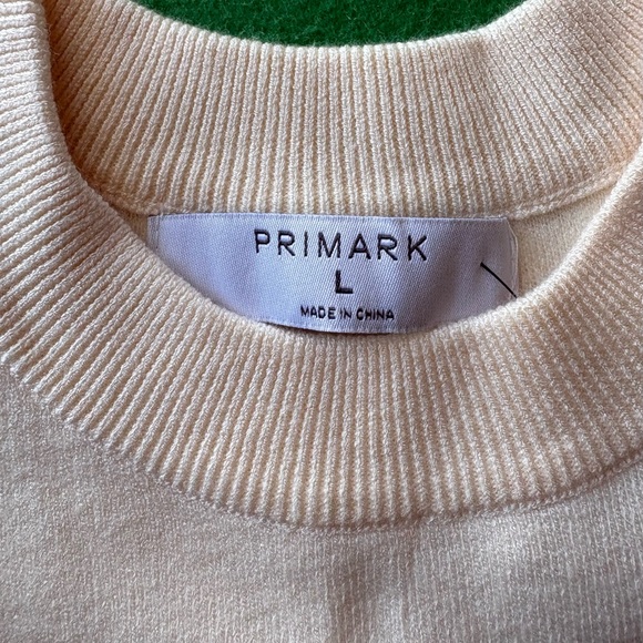 Cream cherry 🍒 sweater - Picture 3 of 11